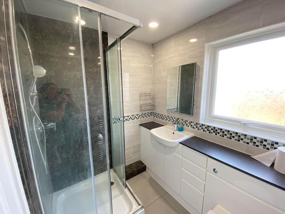 Three Bedrooms House In Windsor Eksteriør billede