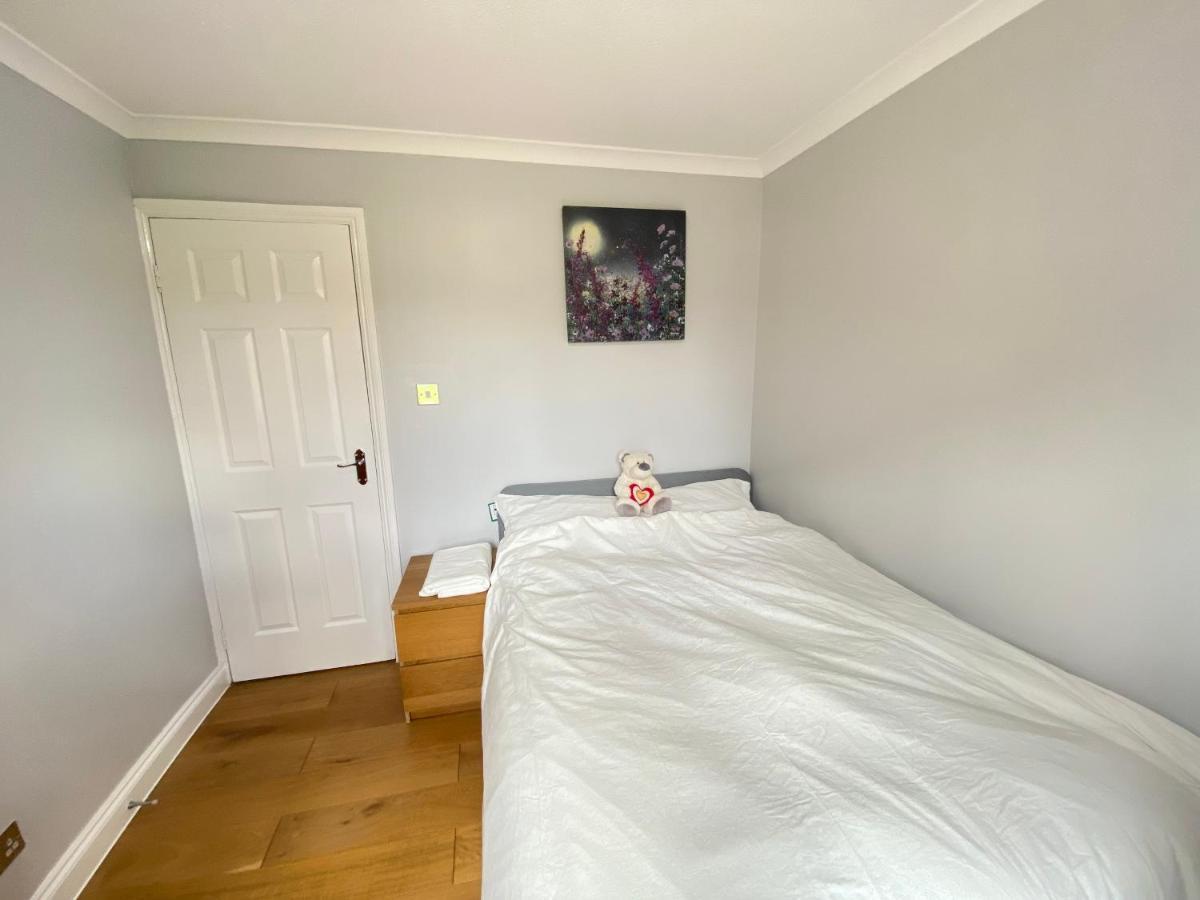 Three Bedrooms House In Windsor Eksteriør billede