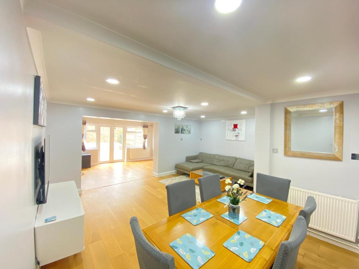 Three Bedrooms House In Windsor Eksteriør billede